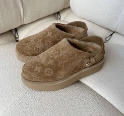   Louis Vuitton khaki   